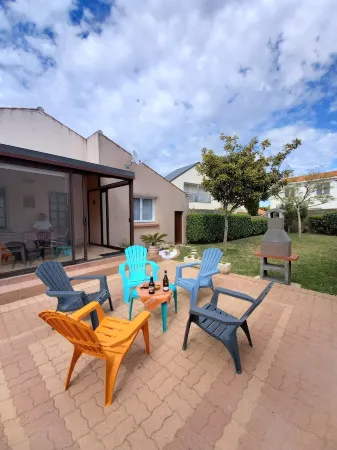 Furnished 2 bedrooms, 4-5 pers. garage, comfortable, close to shops and beach Отели рядом с достопримечательностью «Quartier de l'Ile de Penotte»