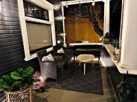 Victorian Vibes - Downtown Delight