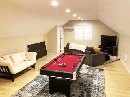 Cascade Getaway, Hot Tub, Fenced Acre, Pet Friendly