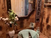 Lazy Bear Cottage with Beautiful view and Fiber Internet! Hotels in Johnson County