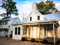 Up North, down South in Brevard, NC - Close to Lumber Arts District and Downtown Hotels in Brevard