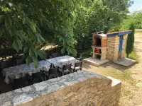 The longère de Mayrinhac with its private swimming pool Vailhourles 호텔