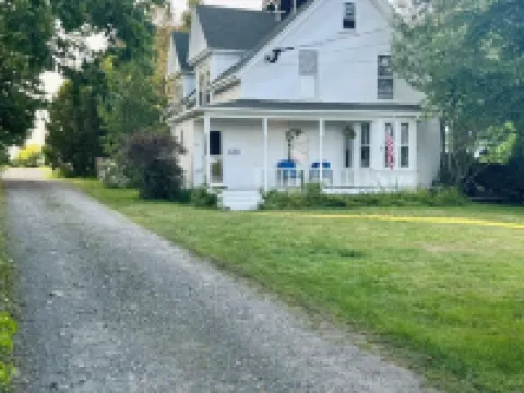 In-town 5 Bedroom Victorian With Heated Pool Hotels in Lubec