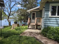Cozy Private Cabin on a Quiet Lake with Your Own Beach. - 2-Star