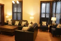 The Queen Victorian historic and 1 block from the town square