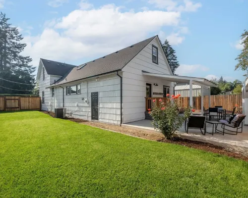 Charming 3 bdrm wine country "farmhouse Newly remodeled in downtown Carlton Hotels in Carlton