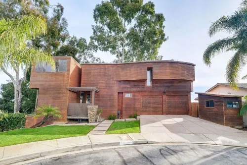 Stunning Del Mar Home w/ Deck - 1 Mile to Beach