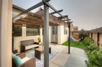 Clovis House, Sleeps 10, Hammock, Covered Patio, Game Table