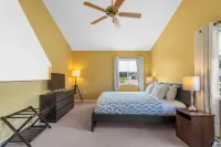 Modern cabin at the woods resort with 3-Bedroom, 2F-bath, Central Air/Heat