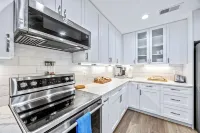 Old Town Alexandria NEW Modern "5 Min Walk to Metro" 2 Bed 2.5 Bath Free Parking