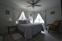 Charming 1920 Tudor-style house, great location!