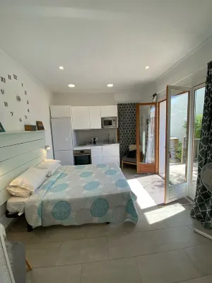 Luxury, self contained, airconditioned studio with private terrace & use of pool