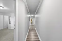 The Lilac Suite - Private Outdoor Deck, Newly Renovated, 3 miles to downtown WW