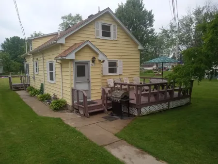 Pointe Haven with or Without Pontoon Отели в г. Алгонак