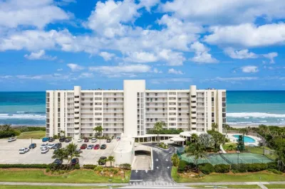 Oceanfront Melbourne Beach/Satellite Beach - Sea Forever at Ocean Walk Blue Turtle News At Gleason Park附近的飯店