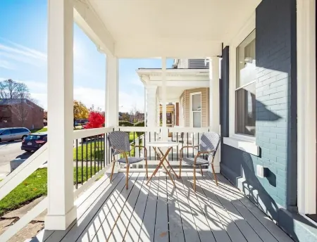 Downtown Columbus Historic Luxury Home - Sleeps 14, Near OSU & Convention Center Отели рядом с достопримечательностью «Франклин Парк Консерватори энд Ботаникал Гарденс»