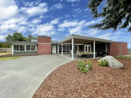 Excellent location, close to Olympic National Park, restaurants & grocery stores