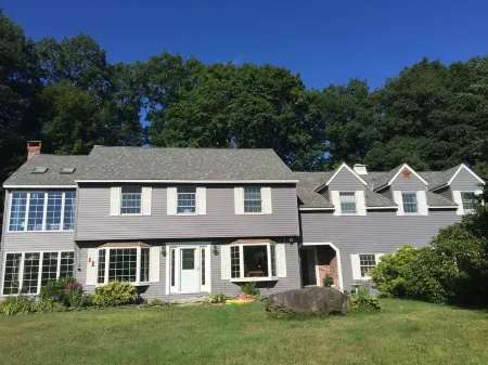 Bright, Large, Spacious Family Home Отели в г. Кин