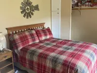 Make Memories in this Comfy Two Bedroom Two Bath Home Hotels in Pine