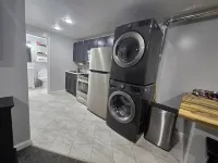 Private 1 bedroom apt in a quiet neighborhood, close to all!