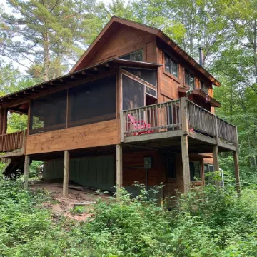 Quiet Sports Oasis-Wooded & Private