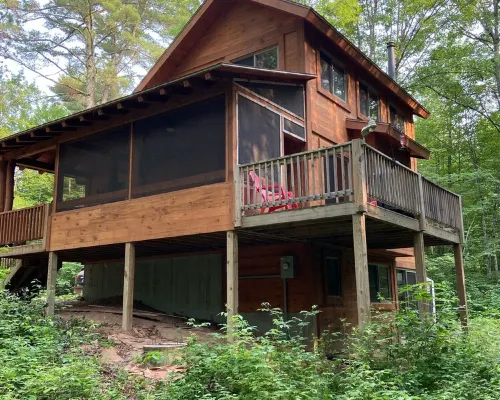 Quiet Sports Oasis-Wooded & Private Hotels in Lenroot