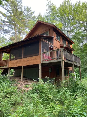 Quiet Sports Oasis-Wooded & Private