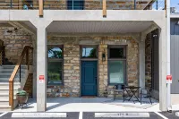 Historic 2-bedroom apartment with WiFi, AC in charming Batesville