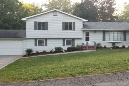 West Knoxville near I-40/Easy access to all Knoxville/Pet friendly/15 min to UT Отели рядом с достопримечательностью «West Knoxville Pediatrics»