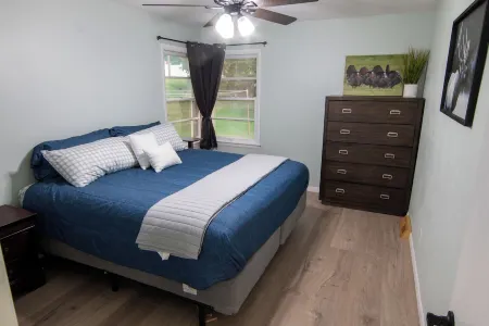 Modern and Convenient Waukesha 3BR home with 2 King Beds