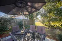 Comfy and Cozy 5 min walk to the Gulf in Historic District - Country Houses