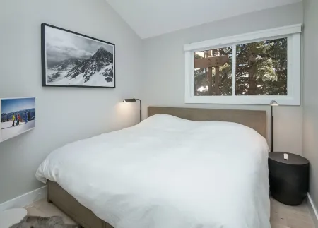 -New Listing- Fully Renovated, Avon 2/2 Condo: Walk To Ski Shuttle