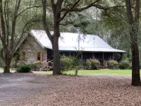 Log Home Guest House - Alphydda