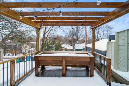 Charming Linden Hills Bungalow Close to Everything Отели рядом с достопримечательностью «Park Nicollet Eye Care and Optical Store St. Louis Park»