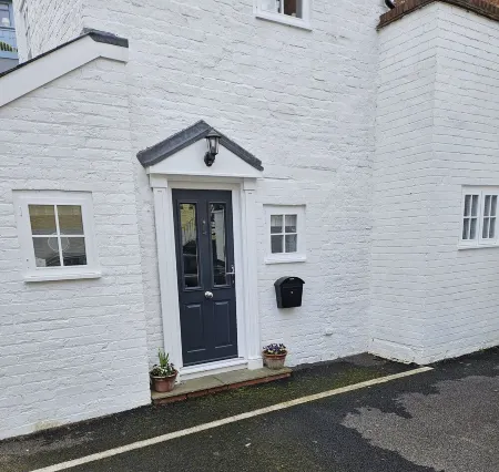 Charming hideaway in Shrewsbury town centre with free secure parking.
