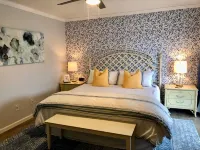 Walk to beach. Perfect for families & couples. Pool & tennis onsite.