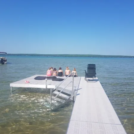 Spectacular Lake Front Home on Beautiful Higgins Lake with Amazing Sunset Views Отели в г. Джерриш Тауншип