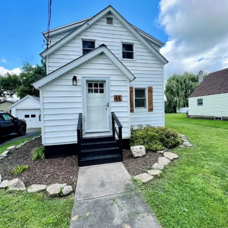 Charming 2 BR home  - newly renovated