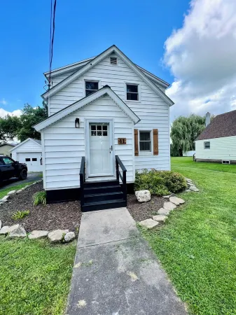 Charming 2 BR home  - newly renovated