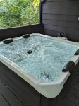 2 Bedroom, Sleeps 8-10, close to Penn State, Stadium and Downtown! HOT TUB!