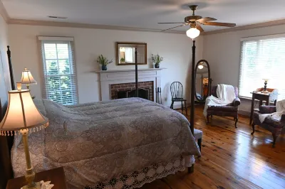 Athlone Farm: Spacious, Gorgeous Grounds, Historic Outbuildings, Summer Deals!