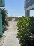 COZY COTTAGE ON PRIVATE BEACH *CLEARWATER/BELLEAIR BEACH