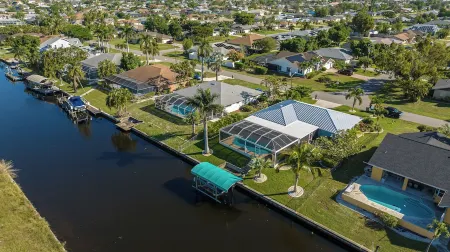 Villa Paradise Cove  Waterfront, Free Dock, pool heated, Gulf Access