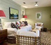 Convenient location. Walking distance to LSU lakes.