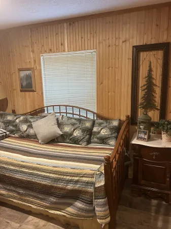 Whispering Pines Lakeside Retreat Отели в г. Тодд