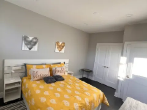 Your Happy place Away from Home 李文斯頓酒店