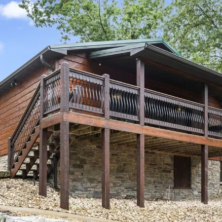 Cozy Lake Front Cabin23, Resort Pool,HotTub,Fire Pit,Kayaks,Pickle Ball,Trails!!