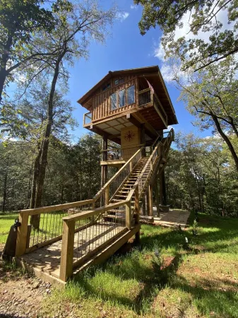 1 bed 1 bath Treehouse called the Firetower