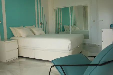 1st line of beach, urb Las Americas; Ideal for relaxation of the whole family