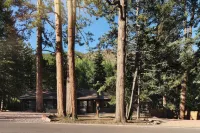 Riverside Oasis: Hot Tub, Fire Table & Scenic Cold Plunge